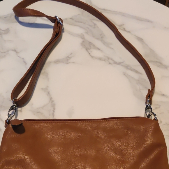 Elegant Brown Leather Shoulder Bag - Picture 1 of 4